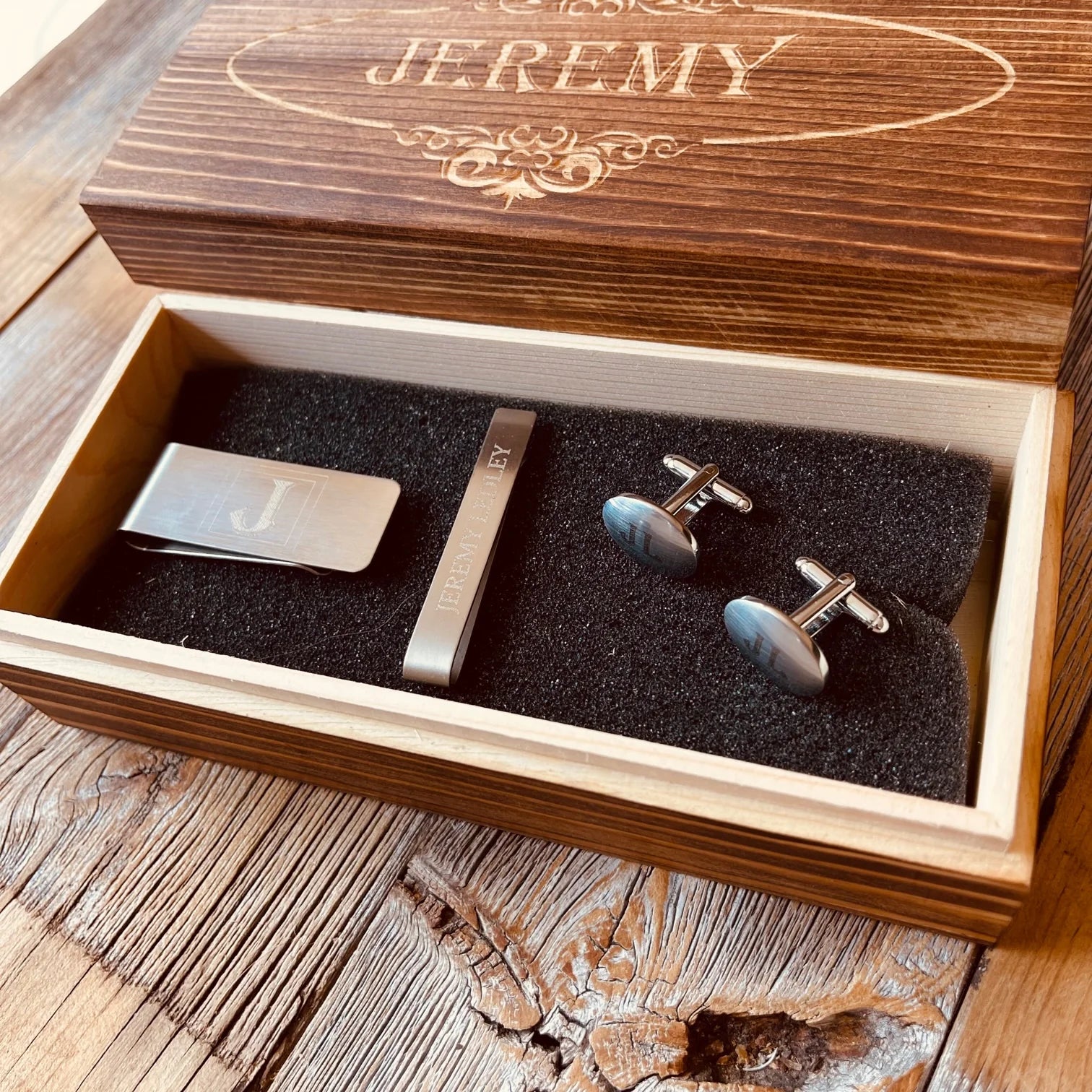  Cuff-Daddy Letter V Cufflinks Monogram Men's Initial Cuff Links  with Travel Presentation Gift Box Wedding Groomsmen Groom Party: Cuff Links:  Clothing, Shoes & Jewelry