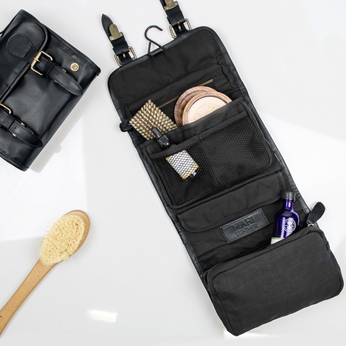 The Harvard Hanging Wash Bag - Dopp Kit - GroomsDay
