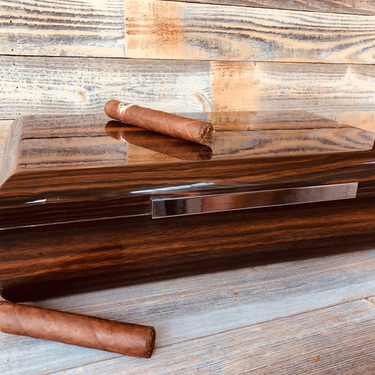 Suit and Tie Humidor - Cigar - GroomsDay