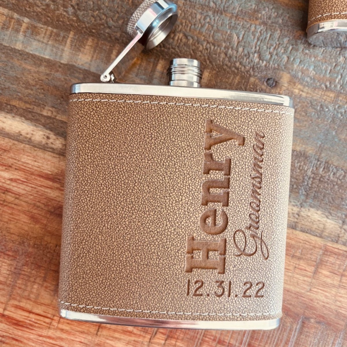 Personalized Leather Flask - Personalized Flasks - GroomsDay