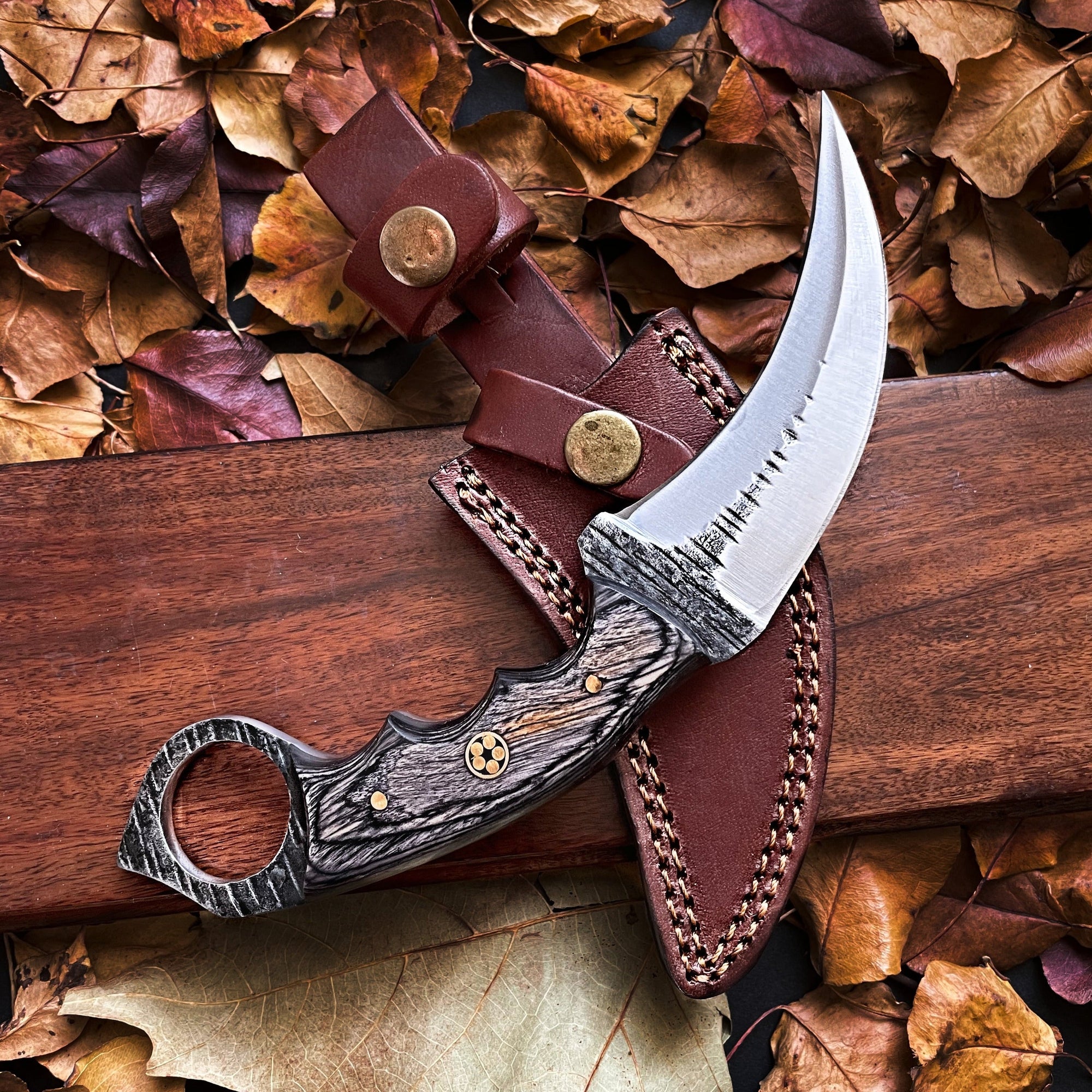 Damascus Steel Hunting Knife - Groovy Guy Gifts